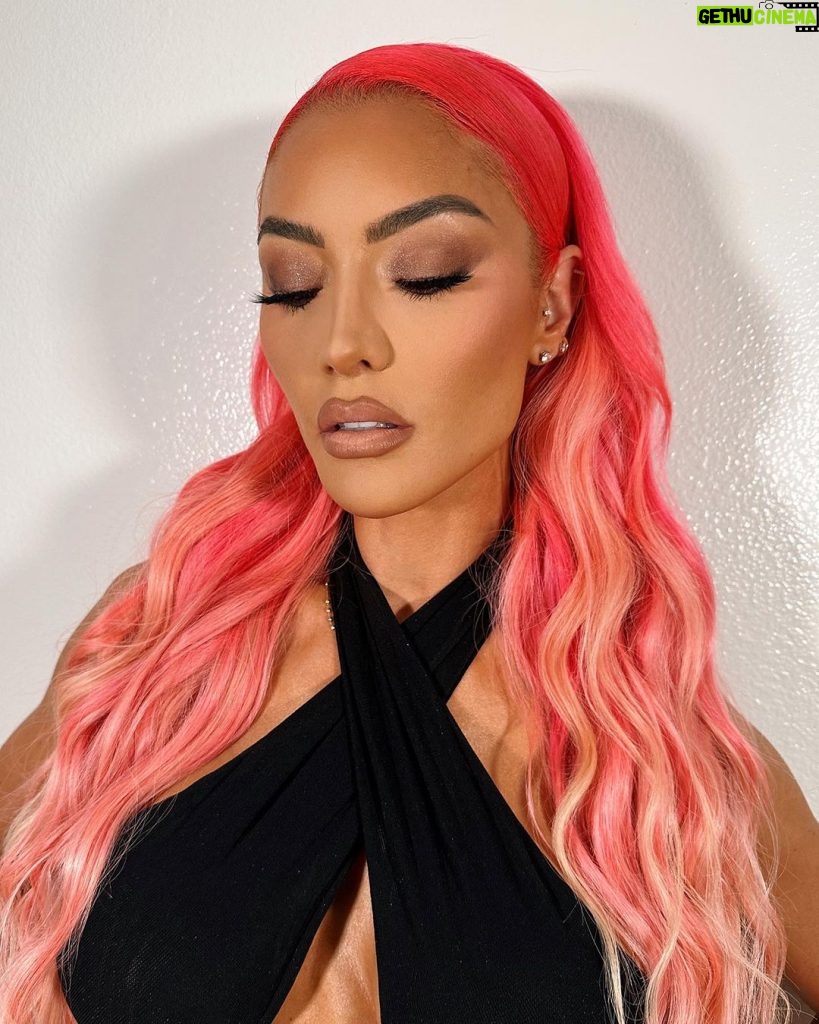Natalie Eva Marie Instagram - 💕Love it when I get to link up with my boys for a little glam sesh✨💄 💫Makeup Details: Eyes: @makeupbymario Ethereal Palette Lashes: @rokaelbeautylashes @rokaelbeauty in Moon Gleam Brows: @onesize brow Kiki in soft brown Foundation: @armanibeauty luminous silk Setting powder #onesize in Sweet Honey Bronzer: @charlottetilbury in Tan Blush: @diorbeauty in Pink Lips: @beautycreations.cosmetics Nude X in “get into it” and “better off alone” in center 💄@makeupbyapollo 💁🏻‍♀️ @jasonhaiir