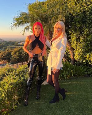 Natalie Eva Marie Instagram - The @thehopeaholics crew stepped out tonight for a little charity poker tournament. 🃏🃏

🧠 All proceeds tonight go towards funding future brain research FOCUSING ON REGENERATIVE MEDICINE AND BRAIN PRESERVATION. @aokifoundation @steveaoki 

#HealthIsWealth #BrainHealth