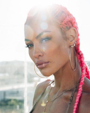Natalie Eva Marie Instagram - “Keep your face always toward the sunshine―and shadows will fall behind you.” 

-Walt Whitman 🙏🏽💫✨
