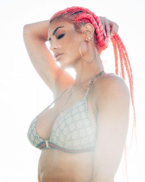 Natalie Eva Marie Instagram - “Keep your face always toward the sunshine―and shadows will fall behind you.” 

-Walt Whitman 🙏🏽💫✨