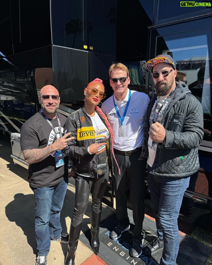 Natalie Eva Marie Instagram - 🏎️💨🏁 @thehopeaholics had the time of our lives attending our first @daytona 500 race! What an experience of a lifetime , the crowd, the adrenaline, the energy was everything and more than what I had imagined 🙏🏽! - Thank you again to @nascar and @amberbalcaen10 team for the incredible hospitality and having us out 🙏🏽🙌🏽🥰🏁 - #TheHopeAholics #Slaytona 💅🏽 #nascar #Daytona500 Daytona International Speedway
