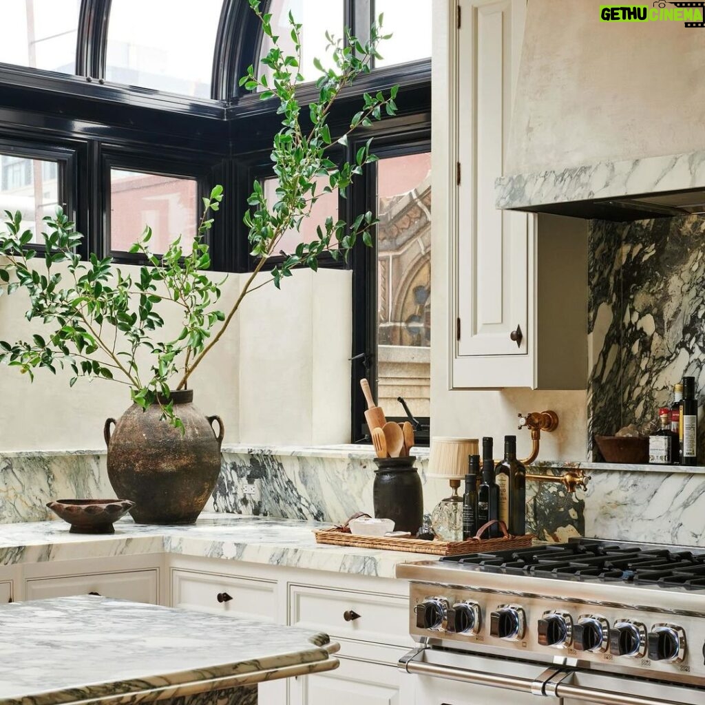 Nate Berkus Instagram - Kitchen marble I love. The first is Calacatta Macchia Vecchia from our previous NYC home and second is Calacatta Paonazzo that’s in our current kitchen.