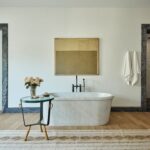 Nate Berkus Instagram - This Carrara marble tub is the focal point of the room. Head to my story & link in bio to see the full @archdigest feature of Ray & Anna Romano’s La Quinta home. #NateBerkusAssociates⁣ ⁣ Photography: @jennapeffley⁣ Design: @nateberkus⁣ Architecture: @southcoastarch⁣ Landscape Design: HSA Design Group⁣ Writing: @rachwall_⁣ Styling: @catdash