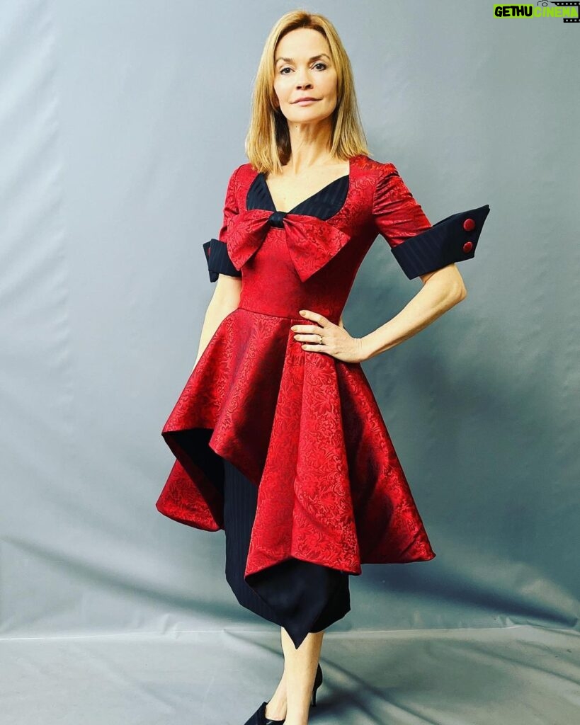 Nathalie Boltt Instagram - Every Penelope wardrobe fitting is an event of Alice in Wonderland’s mad hatter tea party proportions! I will miss these the most when #Riverdake wraps… and no, this wasn’t the final choice for this week’s big reveal. Costume queen @7sistersnorway had another queen of hearts card up her sleeve! Don’t miss it. #wardrobe #setlife #costume #penelopenlossom #design #fashion #1950s #1950sstyle