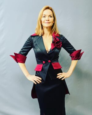 Nathalie Boltt Instagram - Every Penelope wardrobe fitting is an event of Alice in Wonderland’s mad hatter tea party proportions! I will miss these the most when #Riverdake wraps… and no, this wasn’t the final choice for this week’s big reveal. Costume queen @7sistersnorway had another queen of hearts card up her sleeve! Don’t miss it. #wardrobe #setlife #costume #penelopenlossom #design #fashion #1950s #1950sstyle