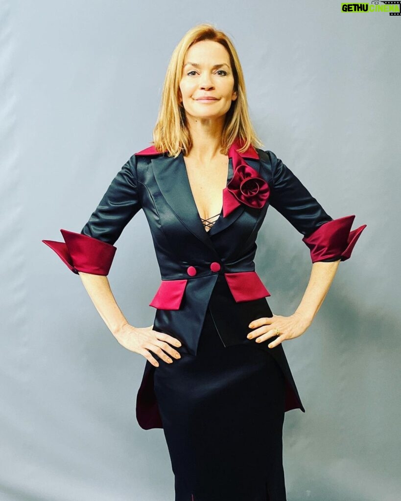 Nathalie Boltt Instagram - Every Penelope wardrobe fitting is an event of Alice in Wonderland’s mad hatter tea party proportions! I will miss these the most when #Riverdake wraps… and no, this wasn’t the final choice for this week’s big reveal. Costume queen @7sistersnorway had another queen of hearts card up her sleeve! Don’t miss it. #wardrobe #setlife #costume #penelopenlossom #design #fashion #1950s #1950sstyle