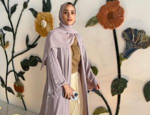 Nathalie Emmanuel Instagram - One of the most beautiful places I have ever seen… #SheikhZayedGrandMosque in Abu Dhabi.

Thank you @aliaalmazrouei for organising such a special tour, of what is such a sacred place for so many, and for lending me an abaya to wear.

After taking in this breathtaking place, we ended the tour with a display talking about “People of Determination” a phrase used instead of “people with disabilities”. To see this level of inclusion was so wonderful. The term itself reflected what I often think about the people I know who navigate life with a disability… who do not let it stop them achieving their goals… who push through in a world that can be so unkind and exclusionary…. That their determination and perseverance is something to be celebrated and emulated. ❤️❤️❤️