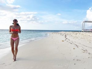Nathalie Emmanuel Instagram - If you were on a desert island… 🌴☀️🌊🦀🦎#prickleypear at @hodgesbay_antigua