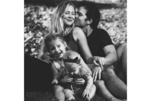 Nathan Kress Instagram - I know I've been away from social media a lot these last few months. TBH, I've been too busy smoochin' my 3 favorite ladies as much as possible while we're on hiatus.
Sorry about it 🙂

📷: @jedidiahwoods