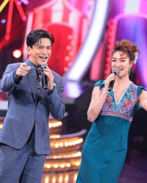 Natthawut Skidjai Instagram - การทำหน้าที่พิธีกรรายการชิงช้าสวรรค์2024….เหมือนเป็นการรียูเนียนเล็กๆระหว่างผมกับน้องแพนเค้ก เพราะเราเติบโตมากจากที่เดียวกัน แม้จะต่างรุ่น ต่างช่วงเวลา แต่พอมาเจอกันก็เหมือนทุกอย่างต่อติดเลย ทุกอย่างดูง่ายกว่าที่คิด ต้องขอบคุณความเป็นมืออาชีพของน้องแพนเลยที่ดูแลพี่เป็นอย่างดี ต้องขอบคุณทีมงานสำหรับการช่วยเหลือทุกด้านรวมทั้งกำลังใจ ต้องขอบคุณครูทั้ง3ท่าน ครูสลา ครูเบิร์ดและครูหนึ่งจักรวาล ที่น่ารักเป็นกันเองมากๆ และขอบคุณน้องๆทุกๆโรงเรียนที่จุดประกายความฝันให้พี่อีกครั้ง พลังงานของน้องๆแต่ละคนเหลือล้นและสู้ไม่ถอยจริงๆ และทำให้เรารู้เลยว่า ……ถ้าเราได้ทำในสิ่งที่เรารัก ความสุขนั้นอยู่ไม่ไกลเลย……อยู่ในหัวใจของเรานี่เอง #พรุ่งนี้ 18.00 ฝากติดตามรายการชิงช้าสวรรค์ด้วยนะครับ ติดตามได้ทุกวันศุกร์เวลา18.00 และวันเสาร์เวลา 15.45 น.ทางช่องเวิร์คพอยท์นะครับ