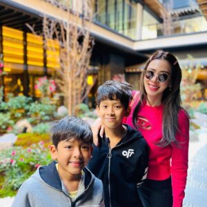 Natthawut Skidjai Instagram - มีความสุขที่สุด!! นับว่าเป็นคืนแรกที่ประทับใจ ปกติแล้วผมเป็นคนนอนยากมากในคืนแรก มักจะไม่ค่อยหลับ เหมือนไปไหนก็จะรู้สึกแปลกที่ทุกครั้งในคืนแรก……แต่มานอนที่ดุสิตเกียวโต หลับปุ๋ยเลยครับ หมอนดี ไม่แฟบไปไม่ใหญ่ไป  ห้องดีไม่มีฝุ่น ไม่อึดอัด เตียงนุ่มสบายกำลังดี และที่สำคัญที่สุด……..มื้อเช้า มีกระเพราหมูไข่ดาวววววววววว!!!!!!!! อยากจะกรี๊ด!!!!! ป๋อรอดแล้วววววววว ตอนนี้กำลังจะออกไปเที่ยวแล้ว เดี๋ยวอัพเดตรูปให้ดูนะครับ  #dusitthanikyoto