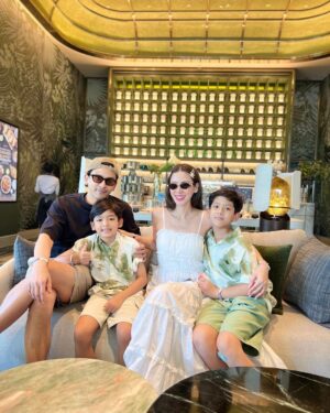 Natthawut Skidjai Instagram - ลูกชอบโรงแรมนี้มากเลย เอาจริงพ่อแม่ก็ชอบนะ มันอวกาศมากเลย เค้าเก็บดีเทลได้ดีจริงๆ มันเหมือนอยู่ในยานอวกาศจริงๆ แถมไม่ต้องออกไปไหนเลย มีสวนนำ้ล่องแก่ง สนุกมากทั้งพ่อทั้งลูก มันเติมเต็มช่วงเวลาวันหยุดแบบนี้ได้ดีจริงๆนะเนี่ย ที่สำคัญสไลเดอร์สูง8เมตร ไม่น่ากลัวเท่าไหร่ ปกติผมไม่เคยเล่นเลย มาที่นี่ไม่รู้เป็นไง เกิดบ้าอยากลอง สรุป……ผมเล่นไป4รอบ เภา7รอบ ภูดิศ5รอบ 5555555 …..ป๋อเกิดใหม่ในวงการสไลเดอร์แล้วว๊อยยยยย SPACEPATTAYA #GrandeCentrePointSpacePattaya 
#สู่อวกาศแห่งความสนุก

& Check in  Grande Centre Point Space Pattaya