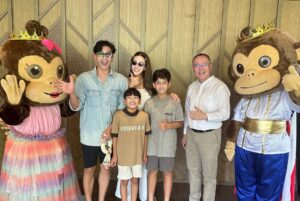 Natthawut Skidjai Instagram - ปิดเทอมเล็ก….ภารกิจของพ่อแม่คือ พาลูกออกจากเกมส์ให้ได้ เราตัดสินใจพาเค้ามาเที่ยวพัทยาครับ แล้วก็ตัดสินใจไม่ผิดจริงๆกับการมาพักที่ @amaripattaya  ที่นี่เราได้ทำกิจกรรมมากมายด้วยกัน ได้ว่ายนำ้ เล่นสไลเดอร์ ทานอาหารอย่างจุใจและจริงจัง555 และที่เป็นไฮไลต์คือ การฝึกนวดและทำพิซซ่าด้วยตัวเองที่ร้าน @pregopattaya หน้าโรงแรมเลย เด็กๆสามารถเลือกตกแต่งหน้าพิซซ่าตามใจชอบ โอ้โหต้องบอกว่าเกินคาด เด็กๆติดใจไปทำ2วันติด ทานอาหารได้เยอะ ได้ยิ้ม ได้หัวเราะกันตลอดทริป… ขอบคุณพนักงานทุกคนที่ดูแลพวกเราเป็นอย่างดีนะครับ จริงๆไม่ใช่แค่ครอบครัวเรานะครัว ผมแอบเห็นพนักงานดูแลลูกค้าท่านอื่นๆดีมาก เอาใจใส่ ยิ้มให้บริการอย่างดี ต้องชมจริงๆถือว่าเป็นจุดเด่นของที่นี่เลย …..เอาไว้ปิดเทอมหน้า ค่อยมาเล่าให้ฟังใหม่นะครับว่าครอบครัวเราไปเที่ยวที่ไหนกัน
