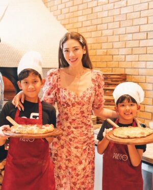 Natthawut Skidjai Instagram - รึว่าลูกจะมาทางนี้…….ขอซำ้อีกรอบกับการทดลองทำพิซซ่า ถือว่าปิดเทอมรอบนี้ใช้เวลาได้คุ้มค่า แถมยังได้เจอทักษะใหม่ๆ ขอบคุณ @pregopattaya มากๆครับที่มีการสอนทำพิซซ่าให้กับเด็กๆ ถือว่าเป็นการเปิดประสบการณ์ใหม่ๆจริงๆ กับการมาเที่ยวพัทยาครั้งนี้ @amaripattaya