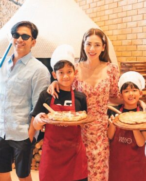 Natthawut Skidjai Instagram - รึว่าลูกจะมาทางนี้…….ขอซำ้อีกรอบกับการทดลองทำพิซซ่า ถือว่าปิดเทอมรอบนี้ใช้เวลาได้คุ้มค่า แถมยังได้เจอทักษะใหม่ๆ ขอบคุณ @pregopattaya มากๆครับที่มีการสอนทำพิซซ่าให้กับเด็กๆ ถือว่าเป็นการเปิดประสบการณ์ใหม่ๆจริงๆ กับการมาเที่ยวพัทยาครั้งนี้ @amaripattaya