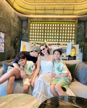 Natthawut Skidjai Instagram - ลูกชอบโรงแรมนี้มากเลย เอาจริงพ่อแม่ก็ชอบนะ มันอวกาศมากเลย เค้าเก็บดีเทลได้ดีจริงๆ มันเหมือนอยู่ในยานอวกาศจริงๆ แถมไม่ต้องออกไปไหนเลย มีสวนนำ้ล่องแก่ง สนุกมากทั้งพ่อทั้งลูก มันเติมเต็มช่วงเวลาวันหยุดแบบนี้ได้ดีจริงๆนะเนี่ย ที่สำคัญสไลเดอร์สูง8เมตร ไม่น่ากลัวเท่าไหร่ ปกติผมไม่เคยเล่นเลย มาที่นี่ไม่รู้เป็นไง เกิดบ้าอยากลอง สรุป……ผมเล่นไป4รอบ เภา7รอบ ภูดิศ5รอบ 5555555 …..ป๋อเกิดใหม่ในวงการสไลเดอร์แล้วว๊อยยยยย SPACEPATTAYA #GrandeCentrePointSpacePattaya 
#สู่อวกาศแห่งความสนุก

& Check in  Grande Centre Point Space Pattaya