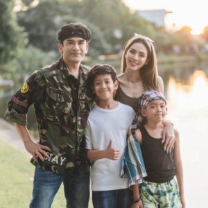 Natthawut Skidjai Instagram - กราบขอบพระคุณสำหรับทุกๆคำอวยพรในวันเกิดของผมนะครับ จากครอบครัวสกิดใจครับ