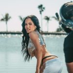 Natti Natasha Instagram - Emocionada que sea mañana🤯. Este es para MI el mejor video que he realizado 🤩. Ansiosa que lo canten y bailen conmigo! #OtroCaption mañana a las 6 PM en mi canal de #Youtube suscribete 🎥 🇩🇴🇵🇷🇨🇦🇨🇺🇯🇲🇵🇦🇵🇭🇷🇺🇺🇸🇭🇳🇬🇧🇨🇵🇵🇾🇸🇻🇬🇹🇨🇱🇭🇳🇲🇽🏳️‍🌈 💋