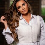 Nattie Katherine Neidhart-Wilson Instagram - I wanted to surprise my sisters this year with a fun photo shoot that we’ve never had the chance to do all together. I try to capture as many moments as I can so we always have these memories saved. Thank you @illite.fotos for snapping these! And thank you @themickeyfitzpatrick for doing our hair and makeup and putting up with 9 cats! I’m always in awe of how beautiful my sisters are in every possible way. We had so much fun🤍 @kristinculbreth @harttotable