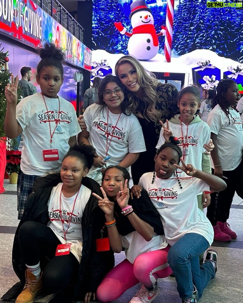 Nattie Katherine Neidhart-Wilson Instagram - We had the best time today working with @bgca_clubs surprising over 500 kids with games and gifts. The new @wwe headquarters was the perfect place to celebrate WWE’s partnership with #boysandgirlsclubofamerica 🫶🏻 @sonyadevillewwe 🖤