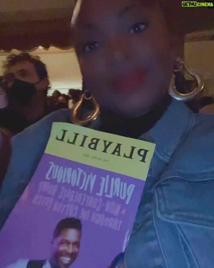 Naturi Naughton Instagram - Oh how I love the theater!Hubby& I had so much fun seeing @purliebway 🙌🏾it was Amazing & surprisingly Hilarious! I laughed, I cried, I left inspired! And it was so good seeing my people @leslieodomjr @vanessabellcalloway @karaakter light up the stage! 🔥 Beautiful cast, beautiful story & beautiful directing by @iamkennyleon GO SEE #PURLIEVictorious y’all! #Broadway #OurStories 💜 New York, New York