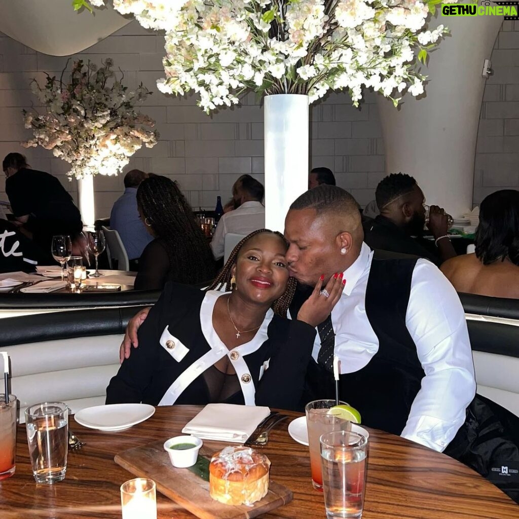 Naturi Naughton Instagram - Mr. & Mrs. Lewis ❤️ #datenight #ChamberOfMagic #DopeMagicShow #STK #TheParents were outsiiide! #BabyWhere 😜 #12weekspostpartum #theComebackIsComing 💪🏾 New York, New York