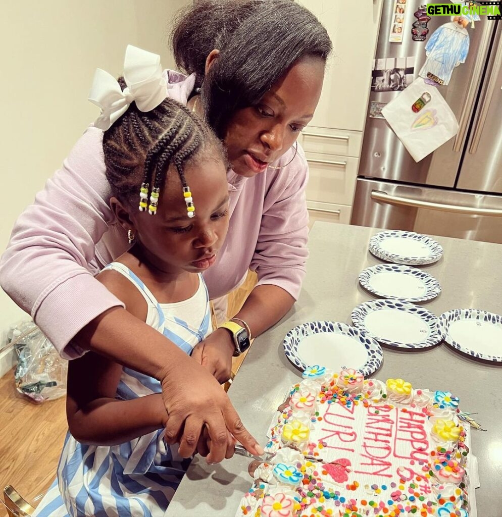 Naturi Naughton Instagram - HAPPY BIRTHDAY to my Zuri Belle!🎂❤️I can’t believe I have a 6 Year old!🥲🎉 You are growing up so fast… 😭but I’m so proud of the sweet, funny, kind, energetic, fearless, artsy, dramatic, perceptive,& intelligent little girl you are growing into! When I look at you, I see a better version of myself! Thank you for making my #DaughterDreams come Tru😜 #July19th #cancerbaby #MyLifeWasForeverChanged #BlessedToBeYourMom ❤️ New York, New York