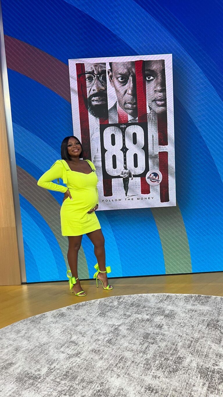 Naturi Naughton Instagram - Bumping Along for my #PressDay for #88 @88themovie 💚 Glam : @touched_by_tiff 💇🏾‍♀️ @billieegene💄 @iamhdiddy Style @ms_shelly Asst @abcgma3 👗: @macduggal 👠: @aminahjillil #88 in THEATERS Feb17th! #PoliticalThriller #SupportBlackFilm 💪🏾 Times Square, New York City