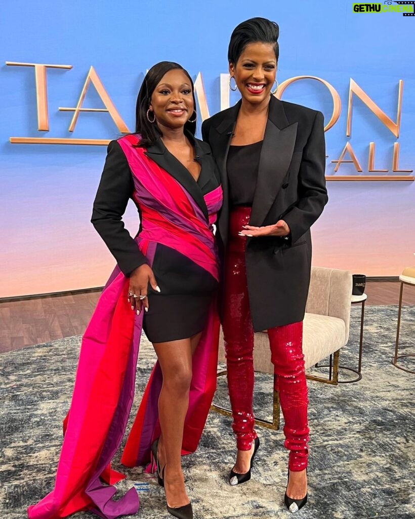 Naturi Naughton Instagram - Thank you so much @tamronhallshow for having me today! ❤️So much fun! And YESSS Glam Squad! 👏🏾👏🏾@ashley.stewart.beauty 💄 @touched_by_tiff 💁🏾‍♀️ @iamhdiddy on style The Fit @carolinaherrera Jewelry: @genevivejewelry 👠@cultofcoquette Watch KirkFranklin’s #TheNightBeforeChristmas Dec10th at 8Pm @lifetimetv New York, New York