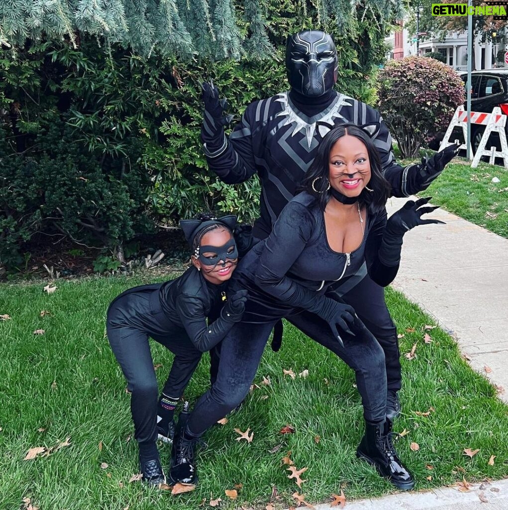 Naturi Naughton Instagram - #HappyHalloween from #TheLewisFamily 🎃🐈‍⬛ It’s a #BlackPantherFamily 🎃 🐈‍⬛ Brooklyn, New York