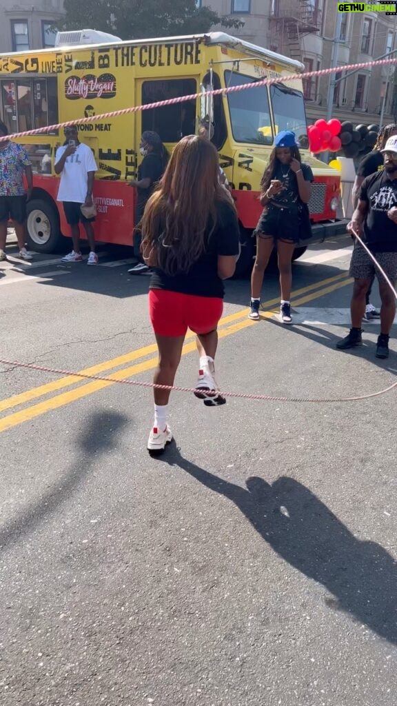 Naturi Naughton Instagram - @sluttyveganatl Grand Opening in Brooklyn was a whooole vibe! I haven’t jumped Double Dutch rope in YEARS but for those who don’t know, I was something like a #DoubleDutch Champ in my East Orange, NJ streets as a kid! 😂 It felt so good to jump again! Thx @elitebklynjumpers for letting me jump ALL DAY! 🙏🏾 I needed this! Thx @pinky907 for having us! ❤️ Brooklyn, New York