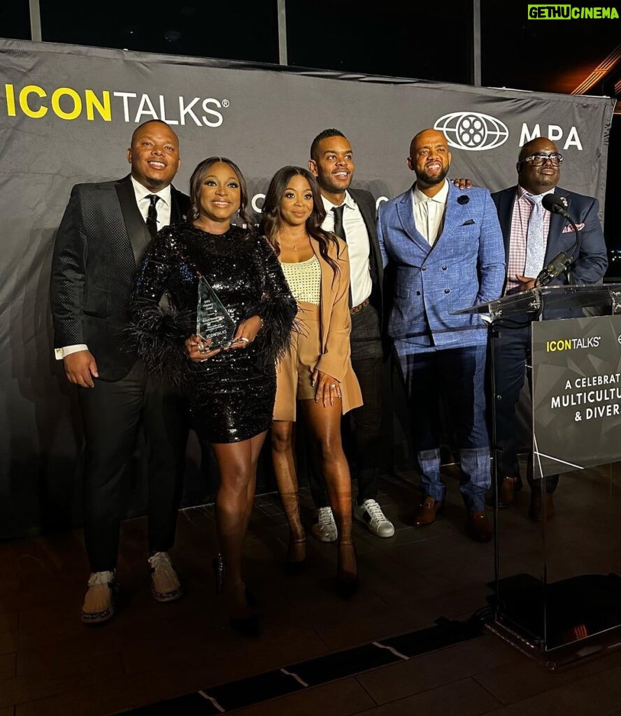 Naturi Naughton Instagram - Thank you @icontalks & @motionpictures for making me your 2022 #VisionaryAward Winner here @congressionalblackcaucus ❤️🙏🏾 Thank you for seeing me & I promise to keep fighting for others to be seen! What a beautiful night it was! ✨ #multiculturalism #diversityandinclusion #Starz #CreditRich #jerseygirl with a vision! 🙌🏾🔥 Fab style: @iamhdiddy 👗: @aliceandolivia 👠: @aminahjillil 💄: @taylorsimpsonartistry 💇🏾‍♀️: @kaelaslaylahair Washington D.C.