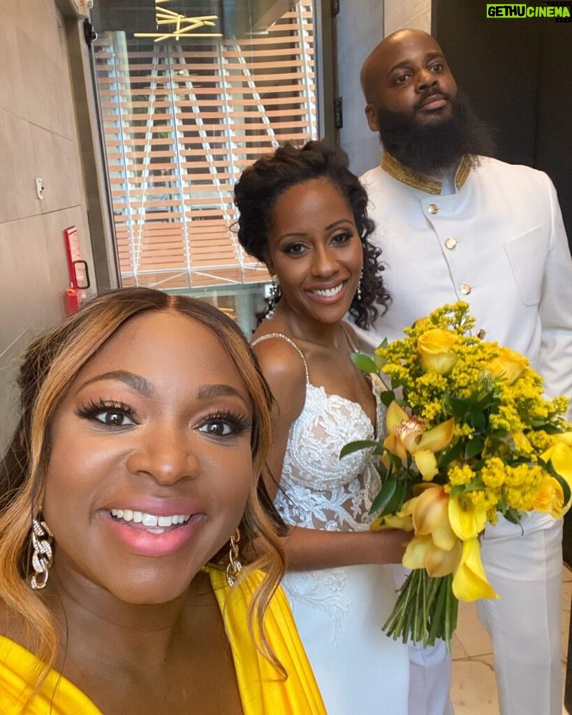 Naturi Naughton Instagram - Remembering this day!! It was so lit! Happy Anniversary to my bestie @melajella & her amazing husband @kingmarcusaaron 🔥🔥 9/18/2020 ❤️❤️ So Proud of y’all! #BlackLove #2Years