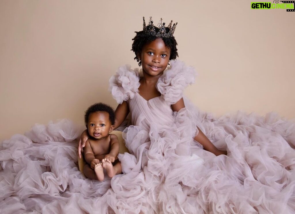 Naturi Naughton Instagram - My Princess Zuri & the new Prince Tru 👑Their #Sibling love is so special!Thanks @jessiemarrerophotography for capturing our beautiful children in this fun Sibling photoshoot! SWIPE 🔥👏🏾🙌🏾 #BigGirlZ & #BabyTru #LewisLegacy #ZuriNeedsAModelingContract 🌟 #MyChocolateBabies 🍫 🍫 #happynewyear #2024 #blessingsonblessings