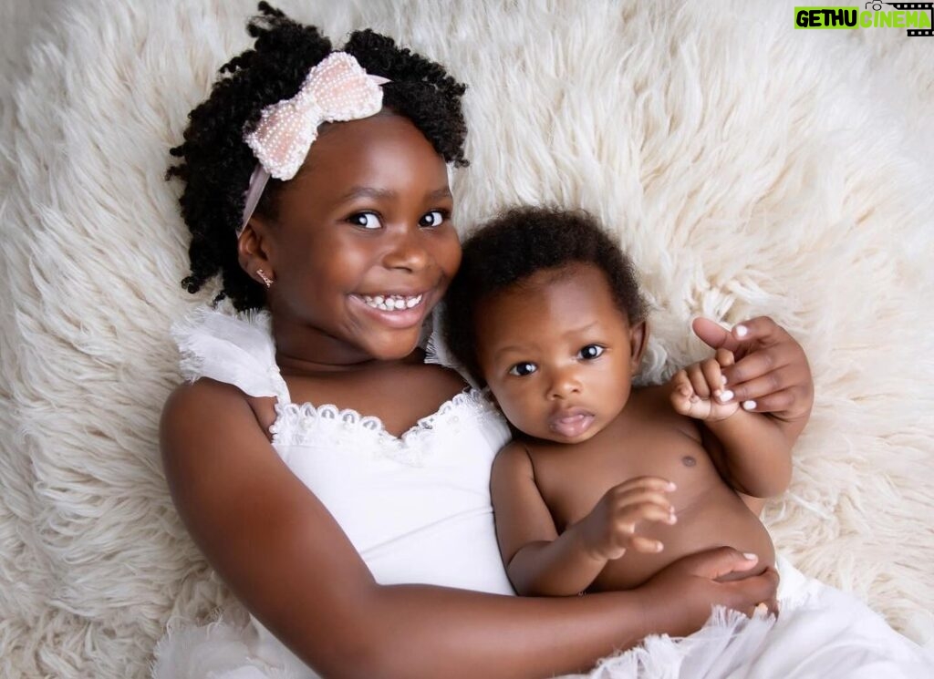 Naturi Naughton Instagram - My Princess Zuri & the new Prince Tru 👑Their #Sibling love is so special!Thanks @jessiemarrerophotography for capturing our beautiful children in this fun Sibling photoshoot! SWIPE 🔥👏🏾🙌🏾 #BigGirlZ & #BabyTru #LewisLegacy #ZuriNeedsAModelingContract 🌟 #MyChocolateBabies 🍫 🍫 #happynewyear #2024 #blessingsonblessings