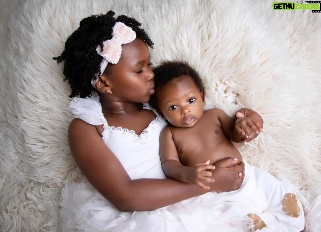 Naturi Naughton Instagram - My Princess Zuri & the new Prince Tru 👑Their #Sibling love is so special!Thanks @jessiemarrerophotography for capturing our beautiful children in this fun Sibling photoshoot! SWIPE 🔥👏🏾🙌🏾 #BigGirlZ & #BabyTru #LewisLegacy #ZuriNeedsAModelingContract 🌟 #MyChocolateBabies 🍫 🍫 #happynewyear #2024 #blessingsonblessings