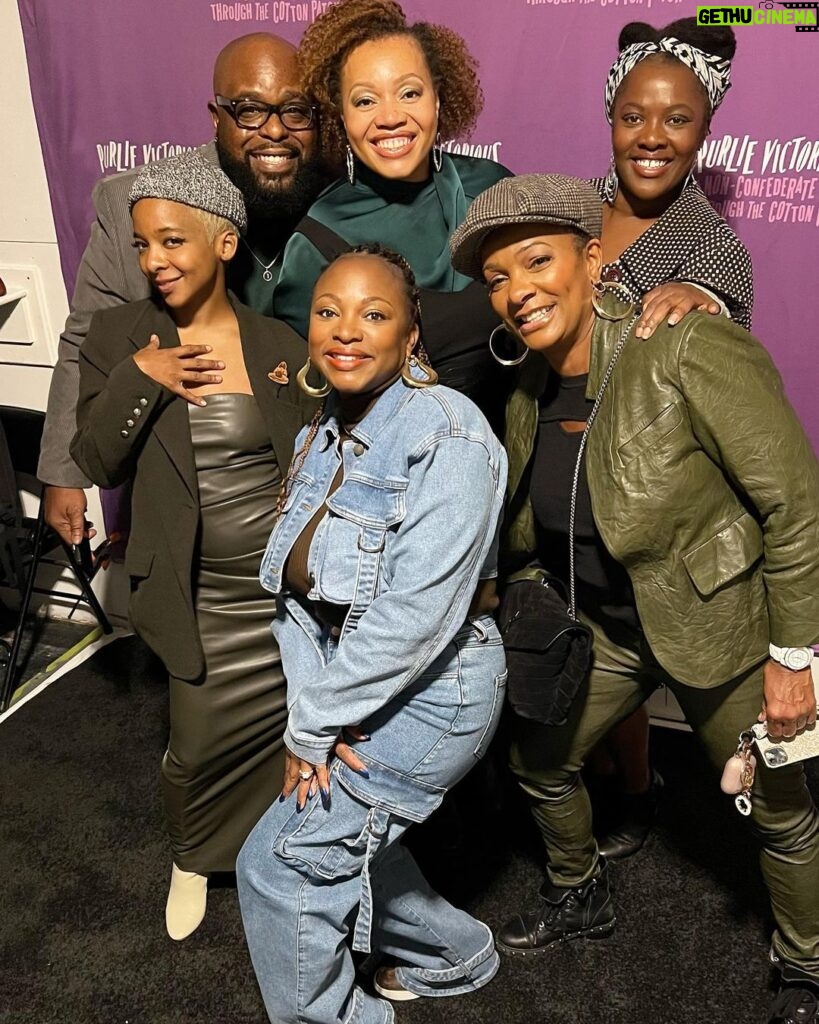 Naturi Naughton Instagram - Oh how I love the theater!Hubby& I had so much fun seeing @purliebway 🙌🏾it was Amazing & surprisingly Hilarious! I laughed, I cried, I left inspired! And it was so good seeing my people @leslieodomjr @vanessabellcalloway @karaakter light up the stage! 🔥 Beautiful cast, beautiful story & beautiful directing by @iamkennyleon GO SEE #PURLIEVictorious y’all! #Broadway #OurStories 💜 New York, New York