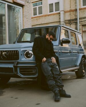 Navai Bakirov Instagram - Надеюсь все послушали новый альбом. Как вам? 
Любимая строчка с альбома: