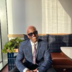 Ncuti Gatwa Instagram - Ozwald Boateng (Uncle Ozzy) I remember seeing his name for the first time in a play called Roaring Trade when I was at drama school. A play about bankers making their way up in London. Boateng suits seemed to be a vehicle to do that. It’s really not lost on me that this groundbreaking pioneer of fashion, culture and style in the British landscape handed me “Modern Pioneer” award at the @Elleuk style awards last night. I say it a lot but…truly mad. A beautiful night in a room filled with incredible artists! Thank you @elleuk and @tiffanyandco @moetchandon for bringing us all together Styled of course by @felicitykay…boy! what a night for the journey we’ve had 🥹 love ya flic The 💧 Full Look: @ozwald_boateng Shoes: @giuseppezanotti Jewelry: @tiffanyandco Sunglasses: @jacquesmariemage Grooming: @chris7_okonta @keshiaeast_ 📸 @jamesdkelly @jasonlloydevans