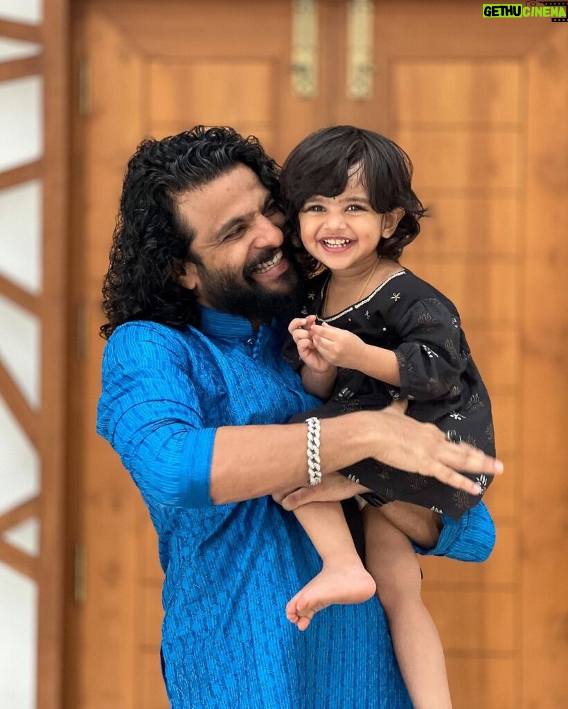 Neeraj Madhav Instagram - Xavi & Lil Xavi ⛓️🥋 #Kalipponam #idiyonam #RDX💥👊🏽 #Nilanka #NJ 📸 @navneeth_madhav