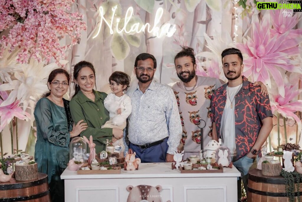 Neeraj Madhav Instagram - Glimpses from Nilanka’s 2nd b’day celebration ! Thanks to each and everyone who came and graced the occasion, you made the day all the more special ! 🤍💐🧚🏼 Photography- @adam.lights 📸 Decor - @thegreindale 🍄 Nilanka’s Outfit - @dhanyabalakrishnan_stylist 🦄 Cake - @artisan_by_elizabeth_njavally Light & sound - @peebeeevents