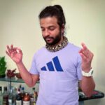 Neeraj Madhav Instagram - How’s my new necklace ? Swipe left to see the pendant 🤙🏾 #exoticpets #dubai Shaik Zayed Rd Dubai