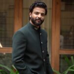 Neeraj Madhav Instagram - Desi Boy ! 🤙🏾✨ #newavatar Video by: @yaami____ Makeup and Styling: @soorajskofficial Costume: @bespokedbysk