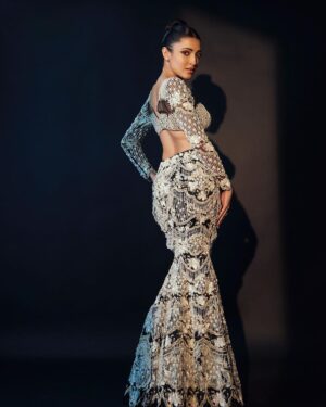 Neha Shetty Instagram - A black and white statement in a colourful world. 🖤🤍

Styled by @rashmitathapa
Styling team @tedhimedhi 
Shot by @akshay.rao.visuals
Wearing @riantasofficial via @vblitzcommunications
Jewellery @kalon_artjewellery 
Hand accessories @houseofqc 
Makeup @kiranmakeup
Hair @crafted_hair_by_her