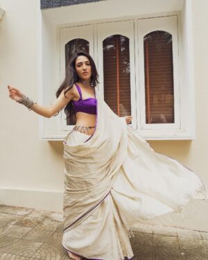 Neha Shetty Instagram - Life lately : Chapter 4

Styled by @rashmitathapa
Wearing @surmaye_
Accessories @tantra.brassjewellery 
Beauty @makeupbymadhushreeganapathy
Shot by @the_pixel_farmer