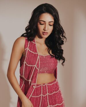 Neha Shetty Instagram - 🎀

📸 @arifminhaz 
Styled by @jukalker 
Styling team @pratimajukalkar 
Outfit @charuandvasundhara
Jewellery @karnikajewelshyd 
Makeup & Hair @makeupbymadhushreeganapathy @durgarao_kvv