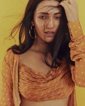 Neha Shetty Instagram - C you on the citrusy side 🍊

📸 @arifminhaz 
Styled by @jukalker 
Styling team @pratimajukalkar 
Outfit @vasavishahlabel via @auorstudio 
Earrings @radhikaagrawalstudio 
Makeup & Hair @makeupbymadhushreeganapathy @durgarao_kvv