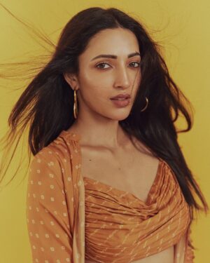 Neha Shetty Instagram - C you on the citrusy side 🍊

📸 @arifminhaz 
Styled by @jukalker 
Styling team @pratimajukalkar 
Outfit @vasavishahlabel via @auorstudio 
Earrings @radhikaagrawalstudio 
Makeup & Hair @makeupbymadhushreeganapathy @durgarao_kvv
