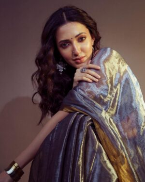 Neha Shetty Instagram - 🩶💫

Styled by @rashmitathapa
Wearing @hutsandlooms
Jewellery @abhilasha_pret_jewelry
Makeup @makeupbymadhushreeganapathy
Shot by @puchi.photography
Styling team @tedhimedhi