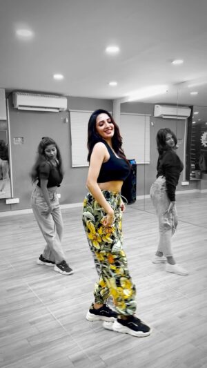 Neha Shetty Instagram - So much love for #sammohanuda 🫶🏻
Can’t wait to see you grooving to the hook step of this magical song✨